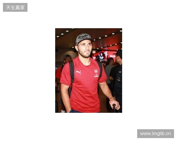 英超官方晒出图片：阿森纳U15全员抵达北京